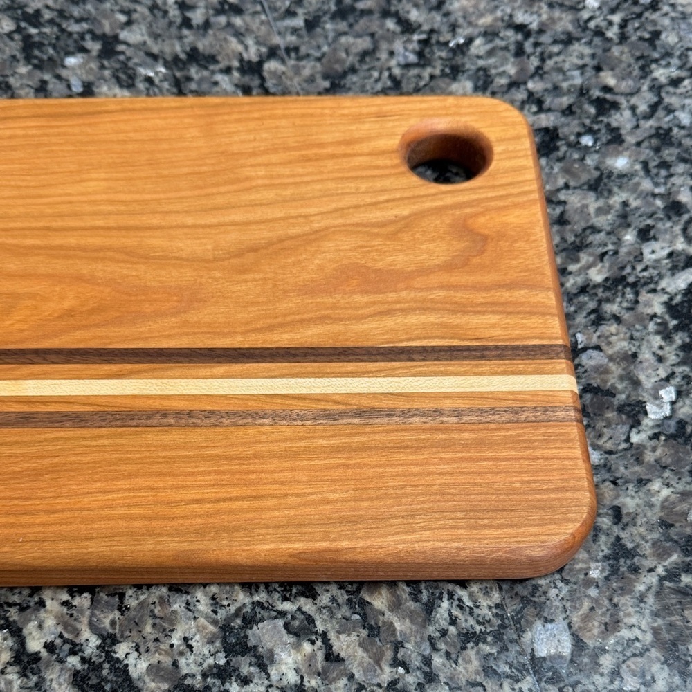 Wooden Cutting Board with Striped Design NEW - Picture 4 of 10